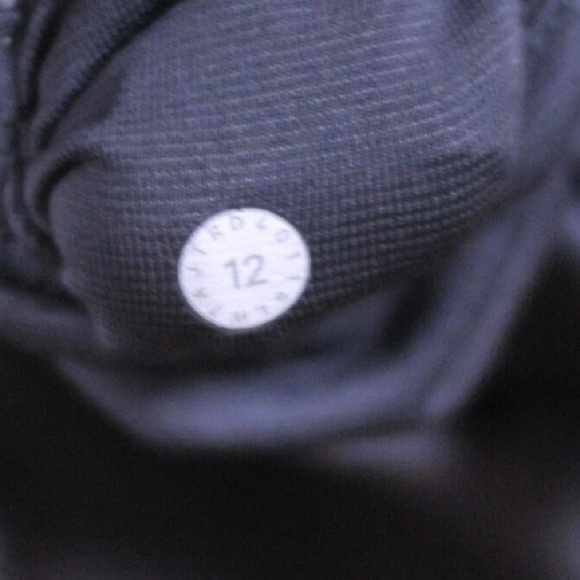 Lululemon Hotty Hot Short II 2.5" - Picture 3 of 3